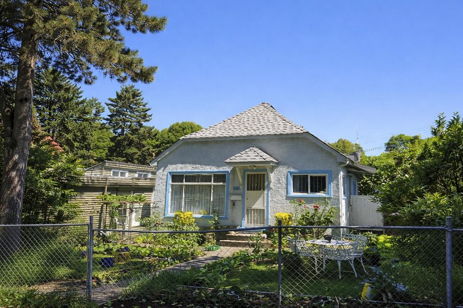 2719 Duke Street Vancouver, BC - 1