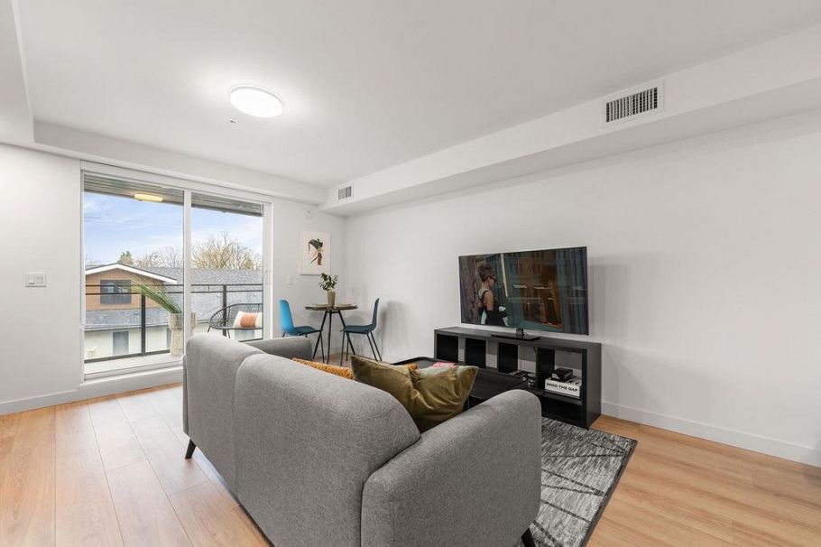 311 2419 Grant Street Vancouver, BC - 9