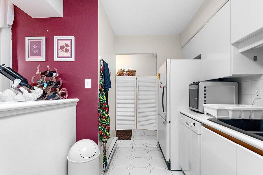 301 106 W Kings Road North Vancouver, BC - 6