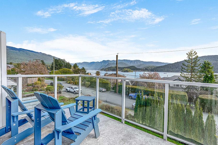 351 Beachview Drive North Vancouver, BC - 26