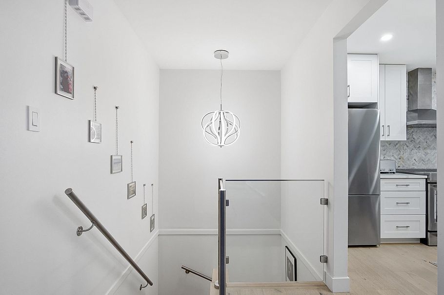 1326 W 7th Avenue Vancouver, BC - 3