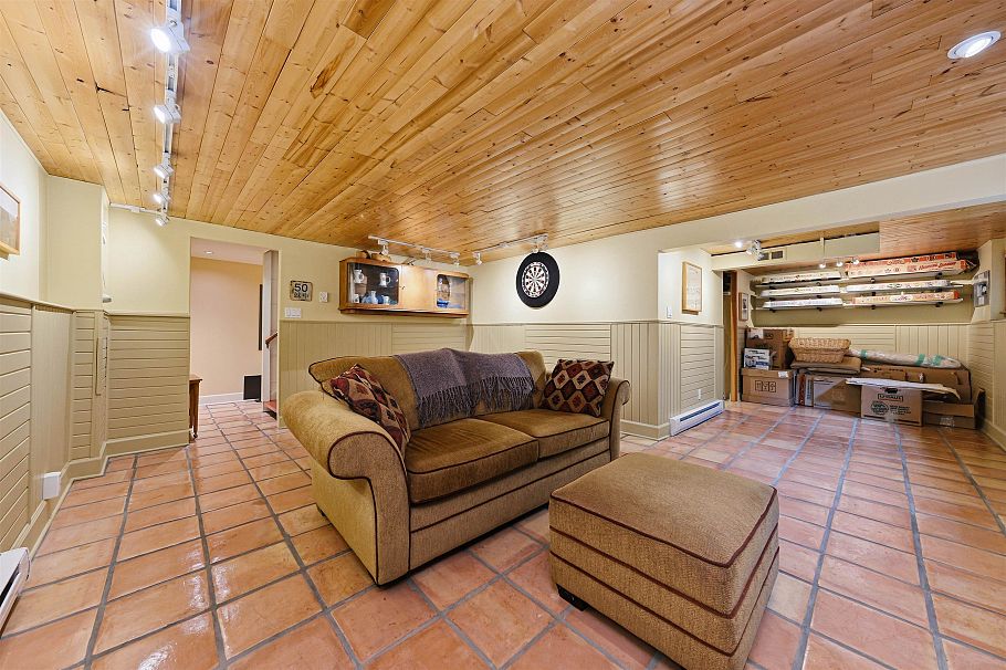 818 E 6th Street North Vancouver, BC - 25