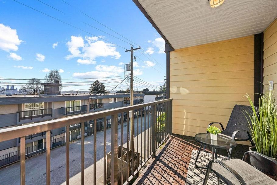 207 235 W 4th Street North Vancouver, BC - 21