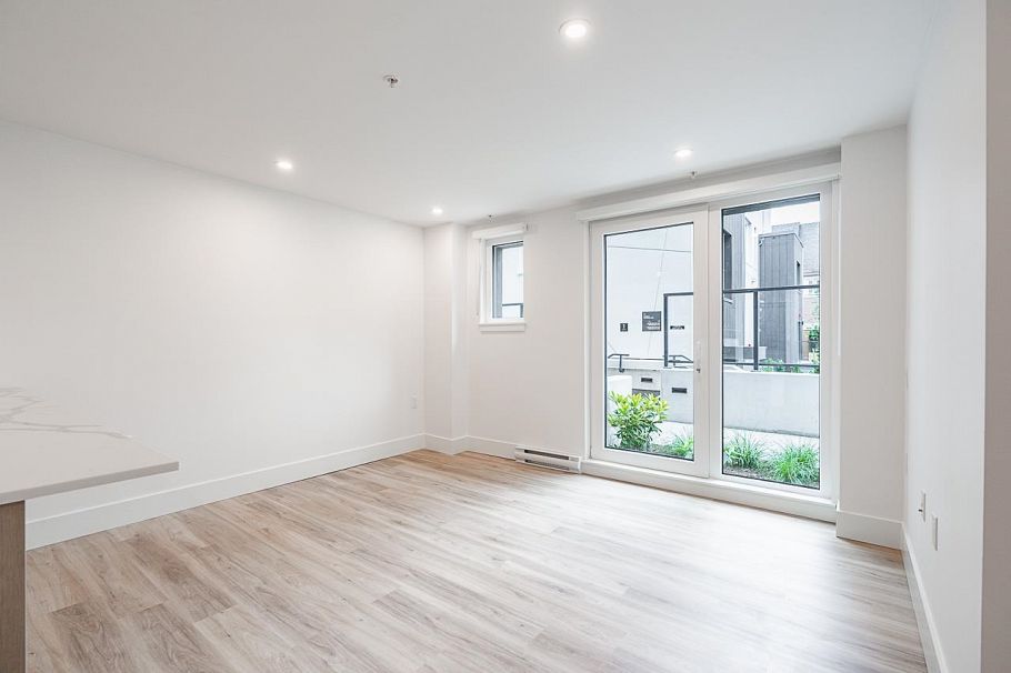 109 2085 E 1st Avenue Vancouver, BC - 3