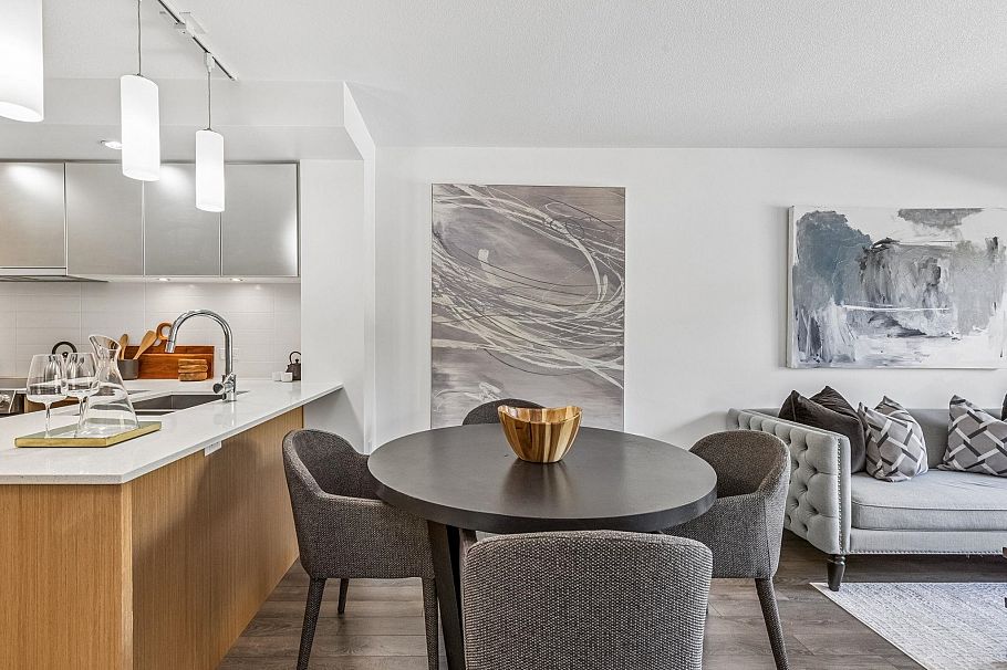 211 221 E 3rd Street North Vancouver, BC - 6