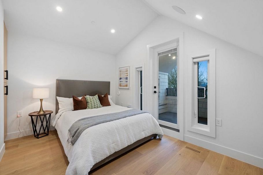 1 1166 E 11th Avenue Vancouver, BC - 30