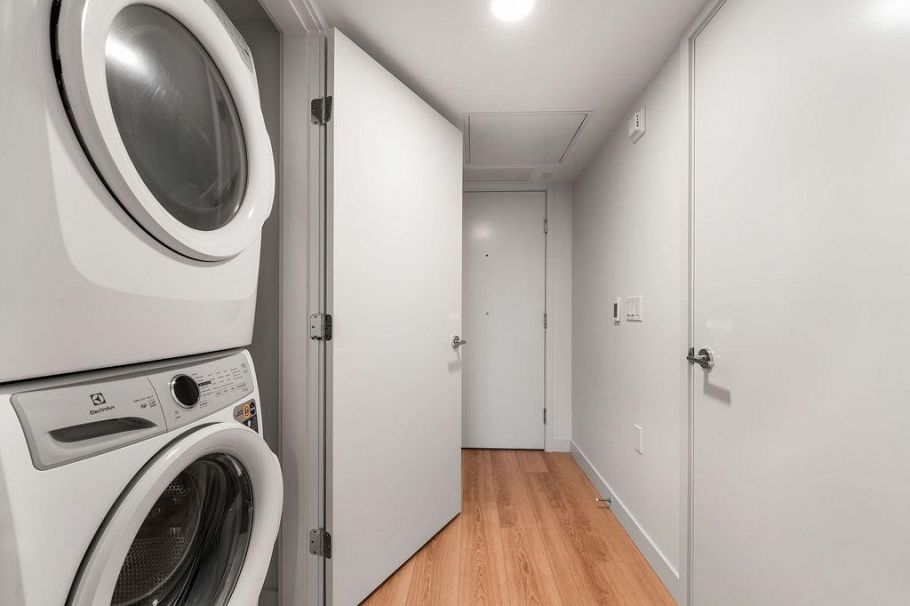 311 2419 Grant Street Vancouver, BC - 12