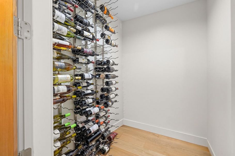 1269 Cloverley Street North Vancouver, BC - 32