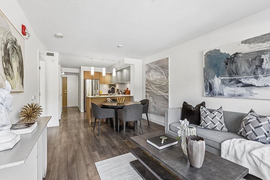 211 221 E 3rd Street North Vancouver, BC - 12