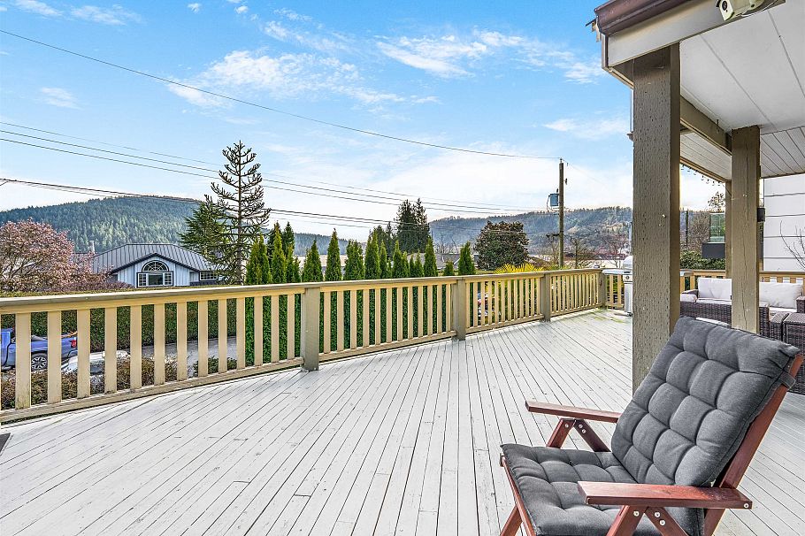 351 Beachview Drive North Vancouver, BC - 15