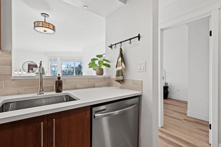 207 235 W 4th Street North Vancouver, BC - 17