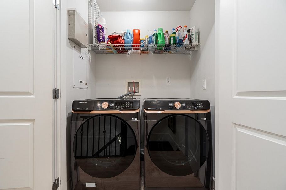 359 E 13th Street North Vancouver, BC - 26