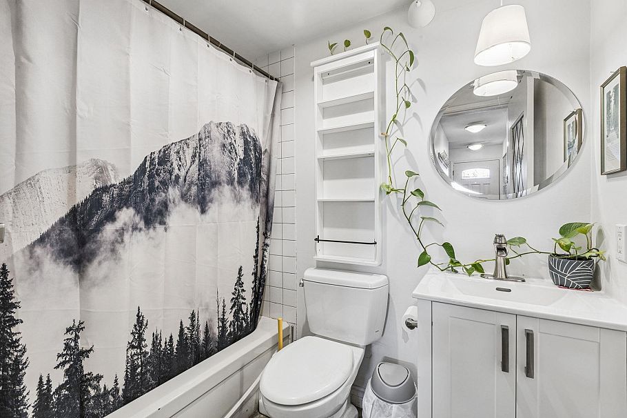 152A W 18th Street North Vancouver, BC - 24