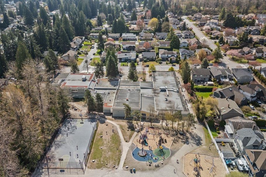 739 E 26th Street North Vancouver, BC - 37