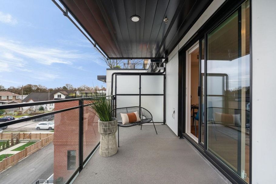 311 2419 Grant Street Vancouver, BC - 19