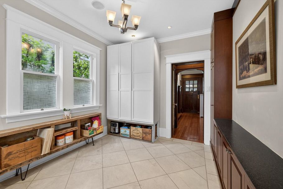 4195 W 15th Avenue Vancouver, BC - 16