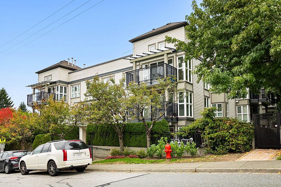 301 106 W Kings Road North Vancouver, BC - 2