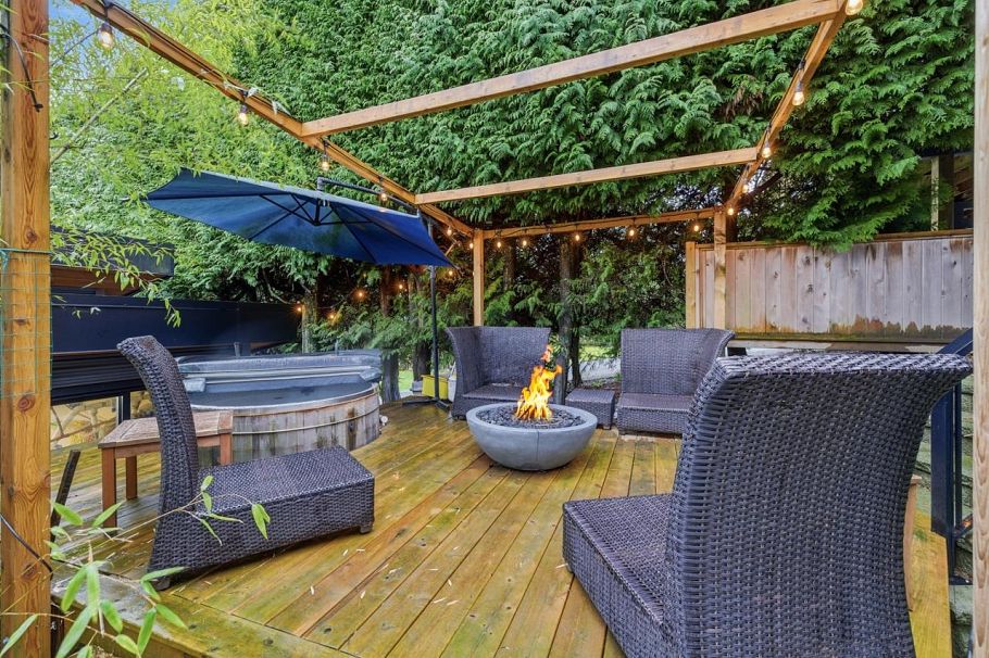 1269 Cloverley Street North Vancouver, BC - 34