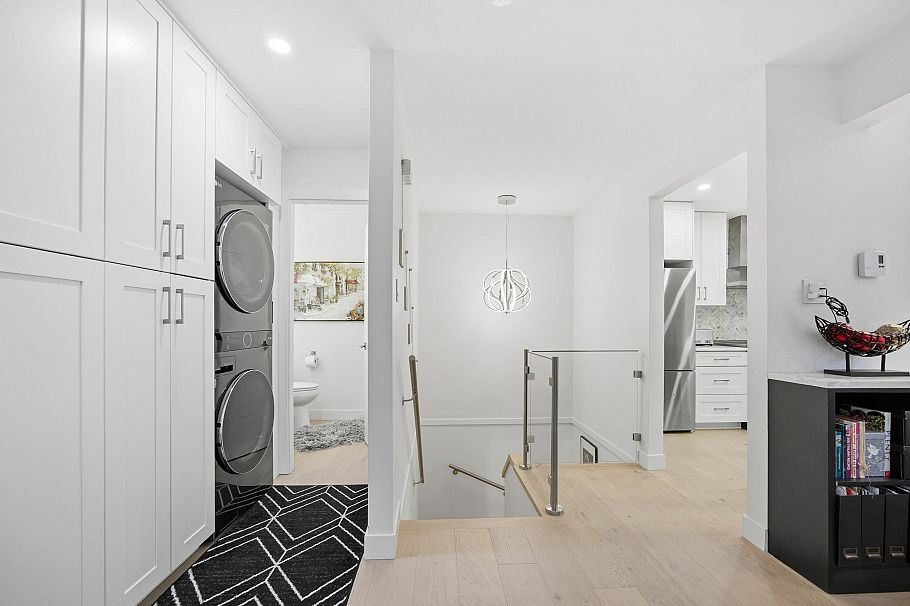 1326 W 7th Avenue Vancouver, BC - 2