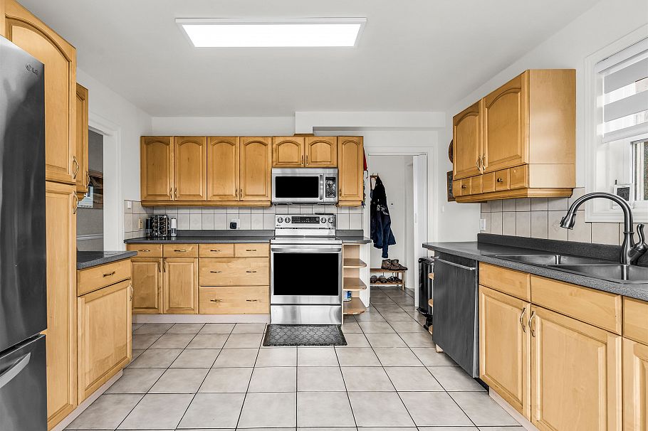 351 Beachview Drive North Vancouver, BC - 11