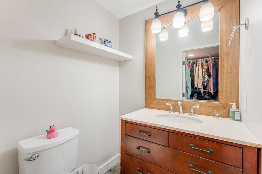 1039 Old Lillooet Road North Vancouver, BC - 13