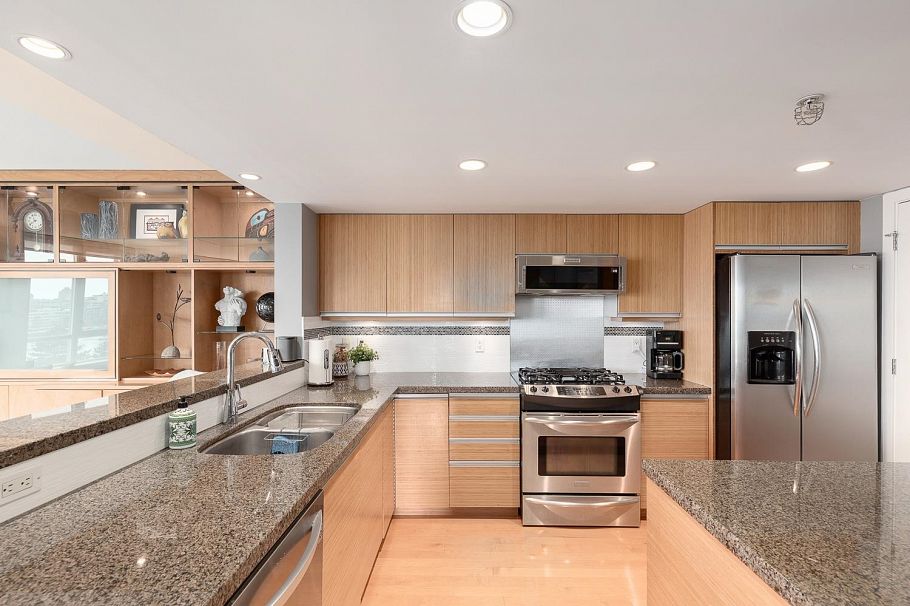 605 120 Milross Avenue Vancouver, BC - 9