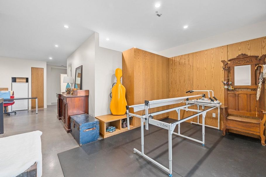 1269 Cloverley Street North Vancouver, BC - 30