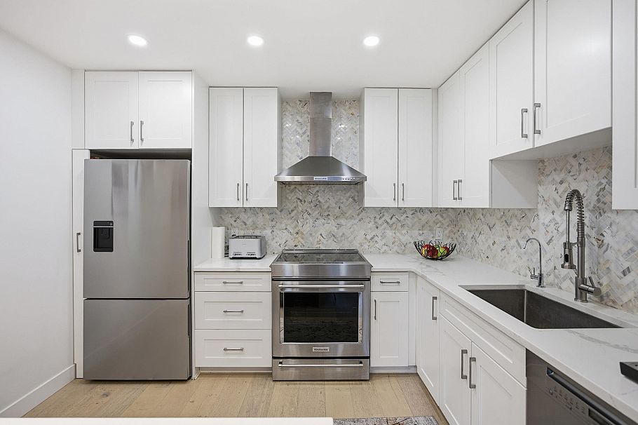 1326 W 7th Avenue Vancouver, BC - 5