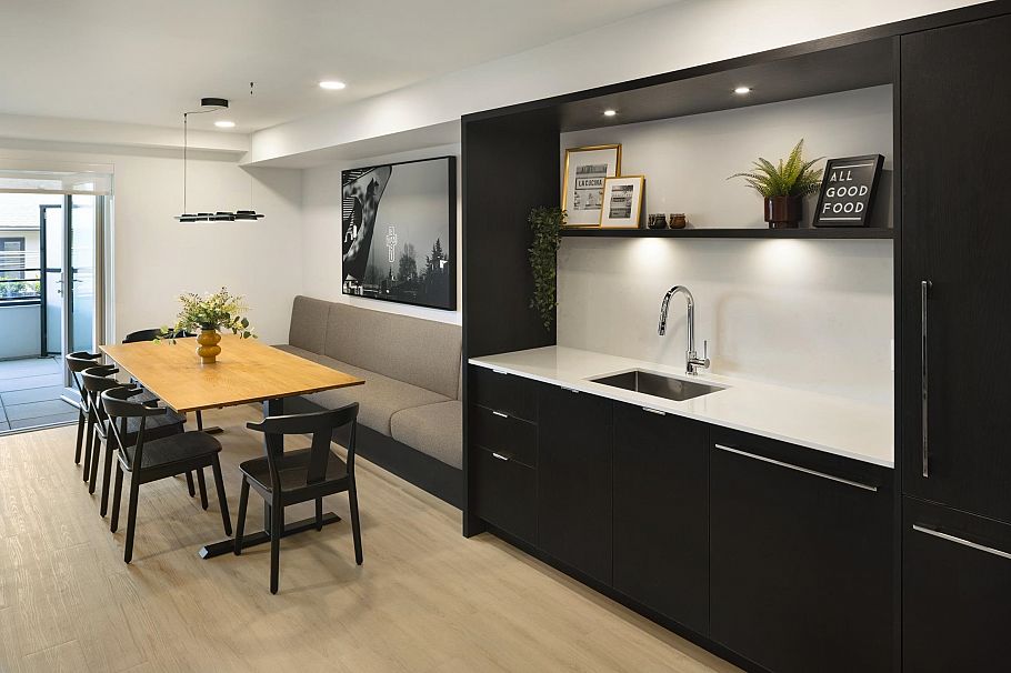 311 2419 Grant Street Vancouver, BC - 24