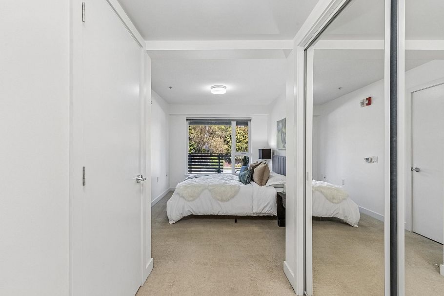 211 221 E 3rd Street North Vancouver, BC - 15