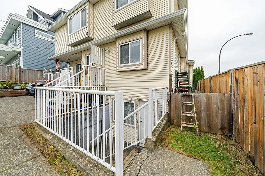 3298 E 2nd Avenue Vancouver, BC - 20
