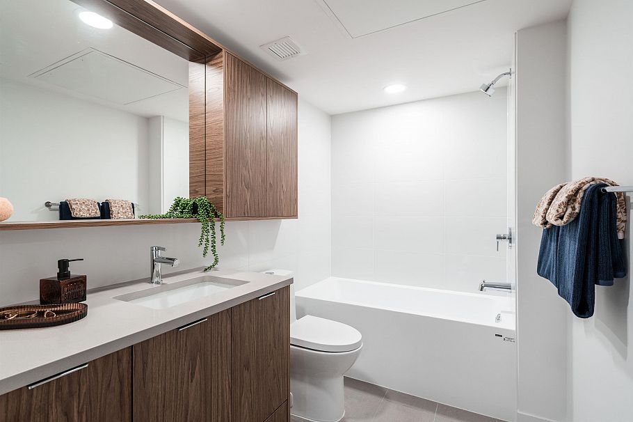 202 2419 Grant Street Vancouver, BC - 22