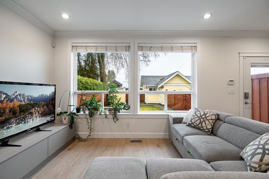 359 E 13th Street North Vancouver, BC - 14