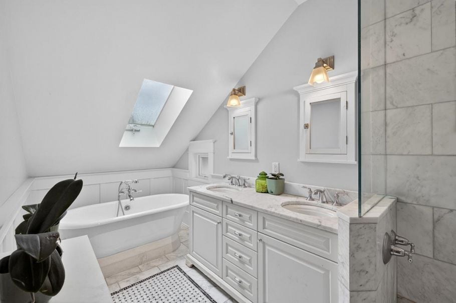 4195 W 15th Avenue Vancouver, BC - 23
