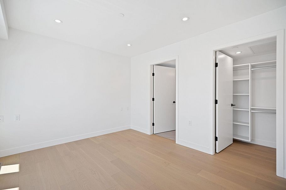 123 725 W 49 Avenue Vancouver, BC - 17