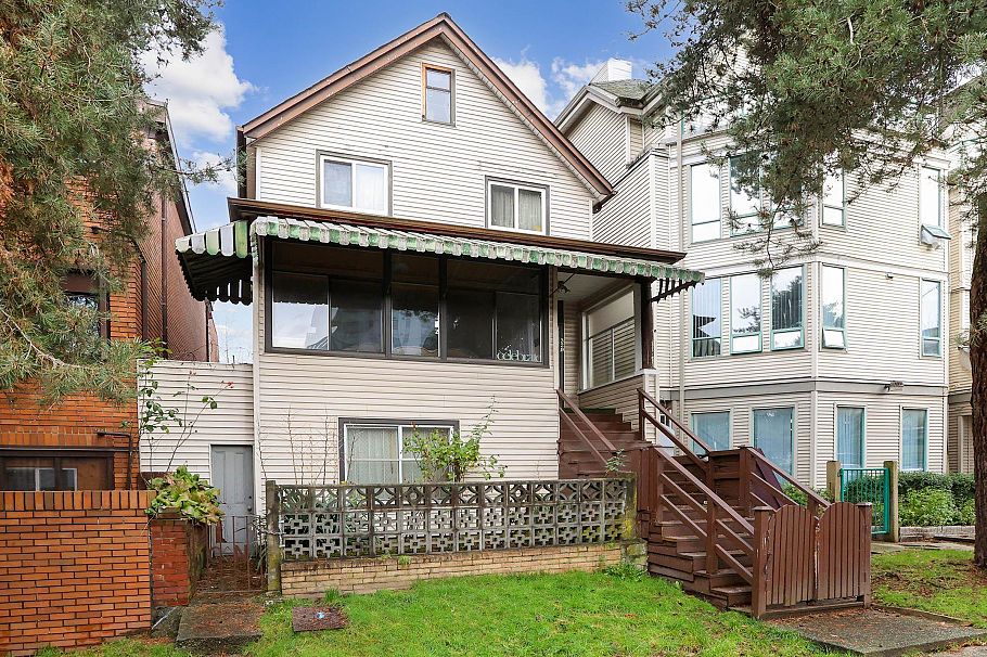 329 E Pender Street Vancouver, BC - 1