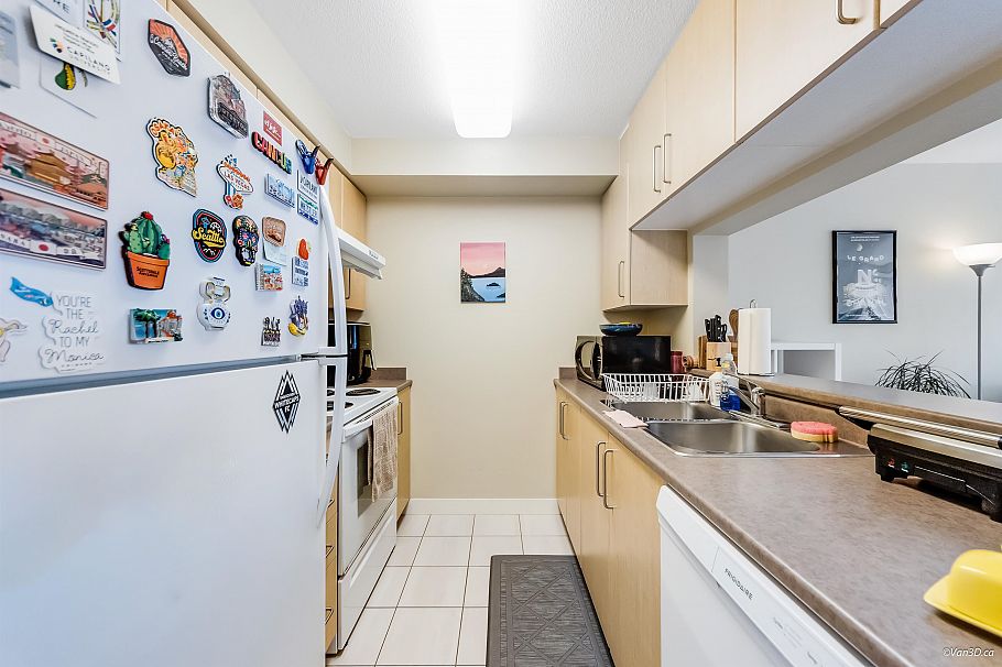 301 5380 Oben Street Vancouver, BC - 3