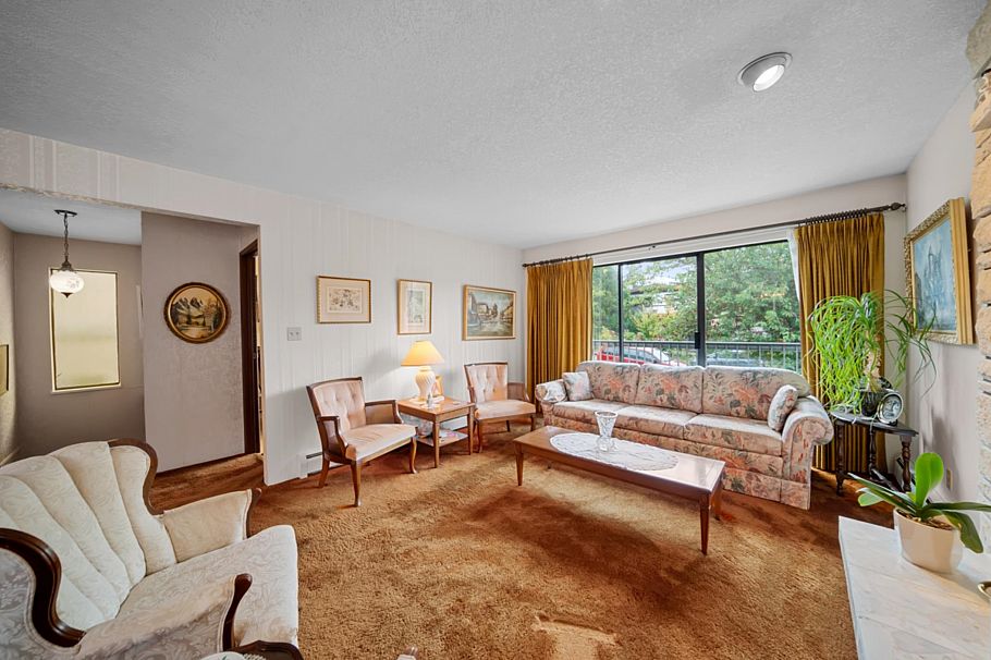 271 E 38th Avenue Vancouver, BC - 5