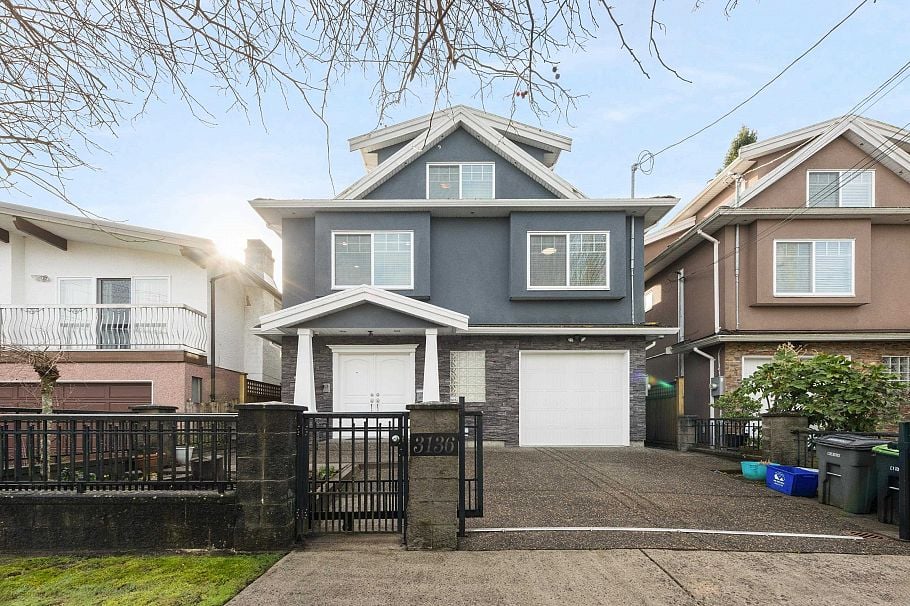 3136 E 47th Avenue Vancouver, BC - 1