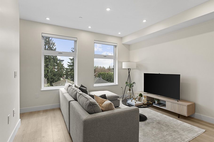 311 342 Mountain Highway North Vancouver, BC - 12