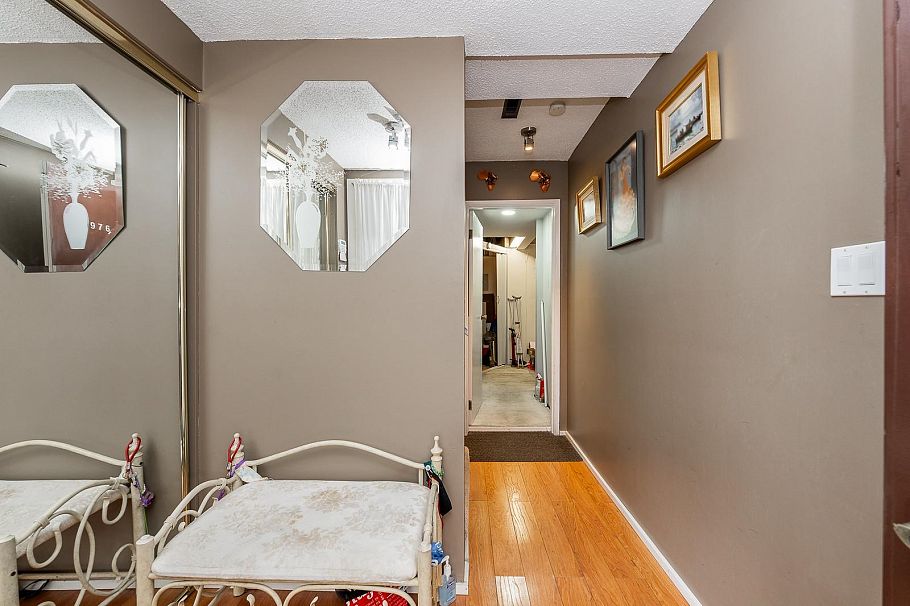 1976 Purcell Way North Vancouver, BC - 18