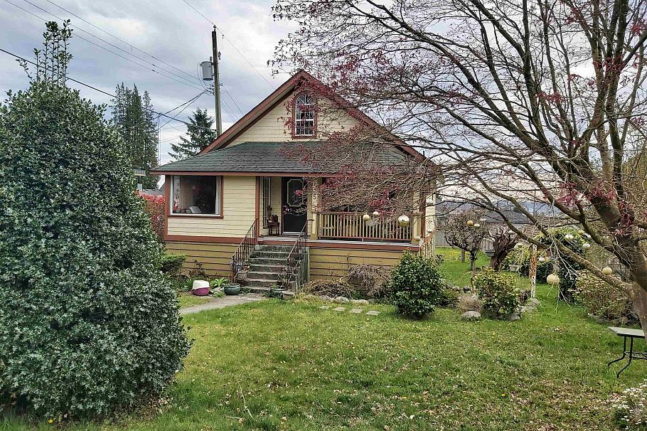 535 E 8th Street North Vancouver, BC - 1