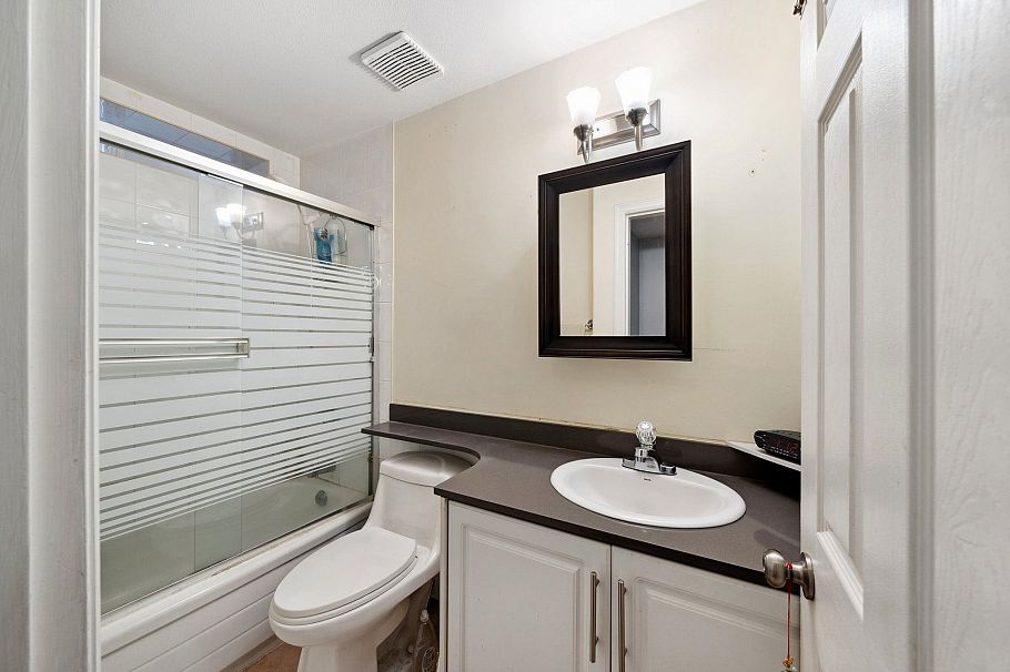 3298 E 2nd Avenue Vancouver, BC - 7