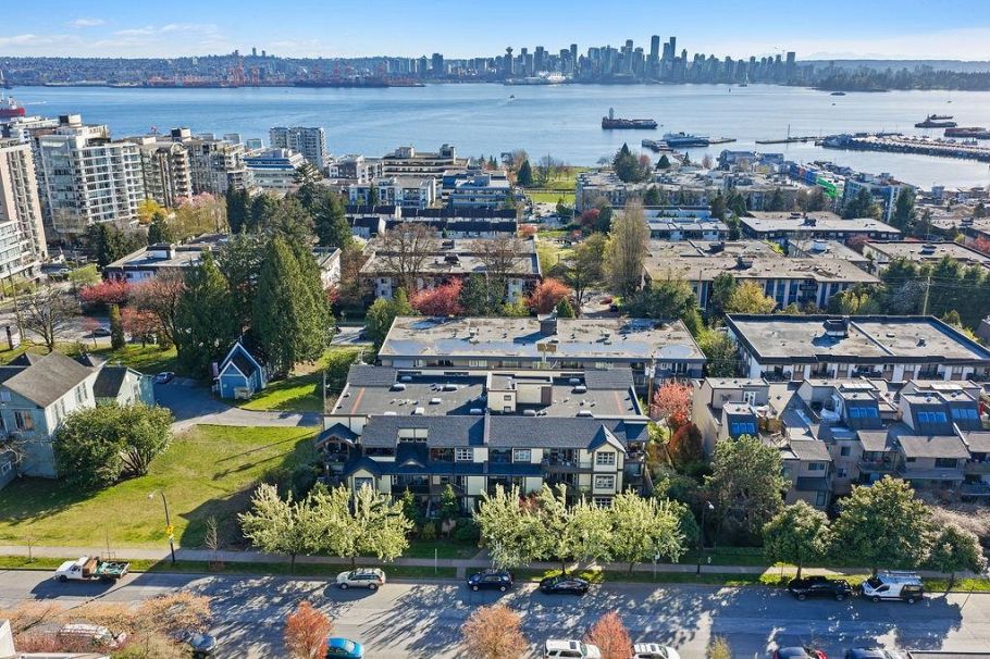 207 235 W 4th Street North Vancouver, BC - 33