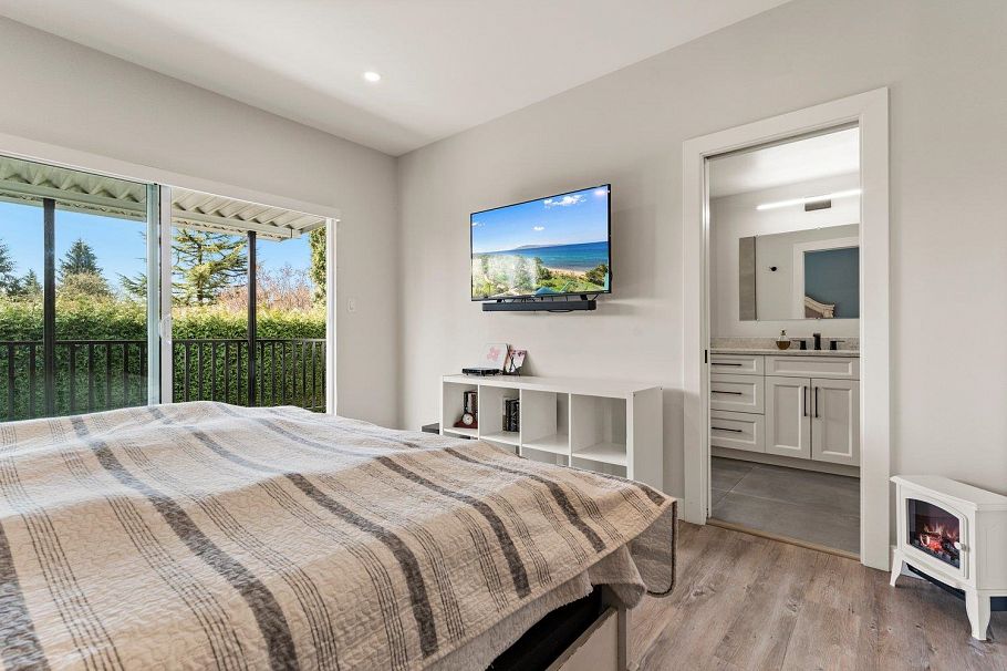 739 E 26th Street North Vancouver, BC - 15