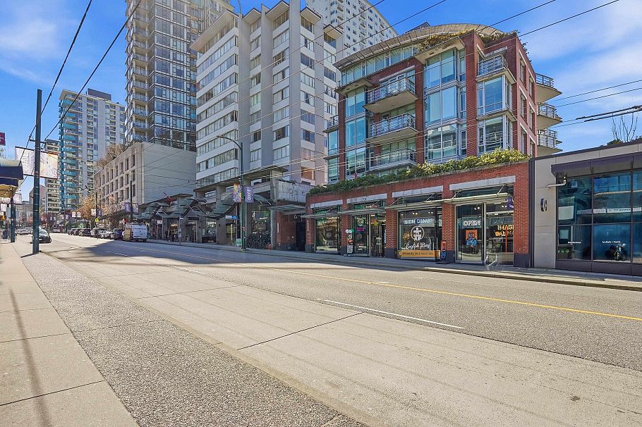 701 1762 Davie Street Vancouver, BC - 35