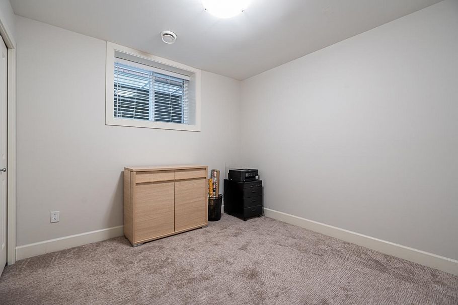 359 E 13th Street North Vancouver, BC - 28