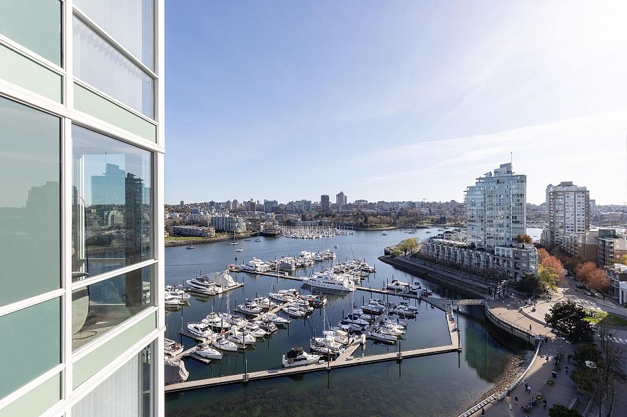 1703 1077 Marinaside Crescent Vancouver, BC - 13