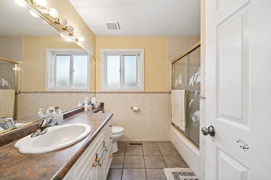 3298 E 2nd Avenue Vancouver, BC - 11