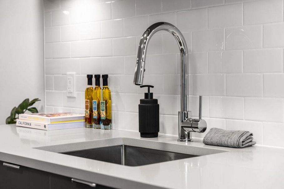 307 2419 Grant Street Vancouver, BC - 7